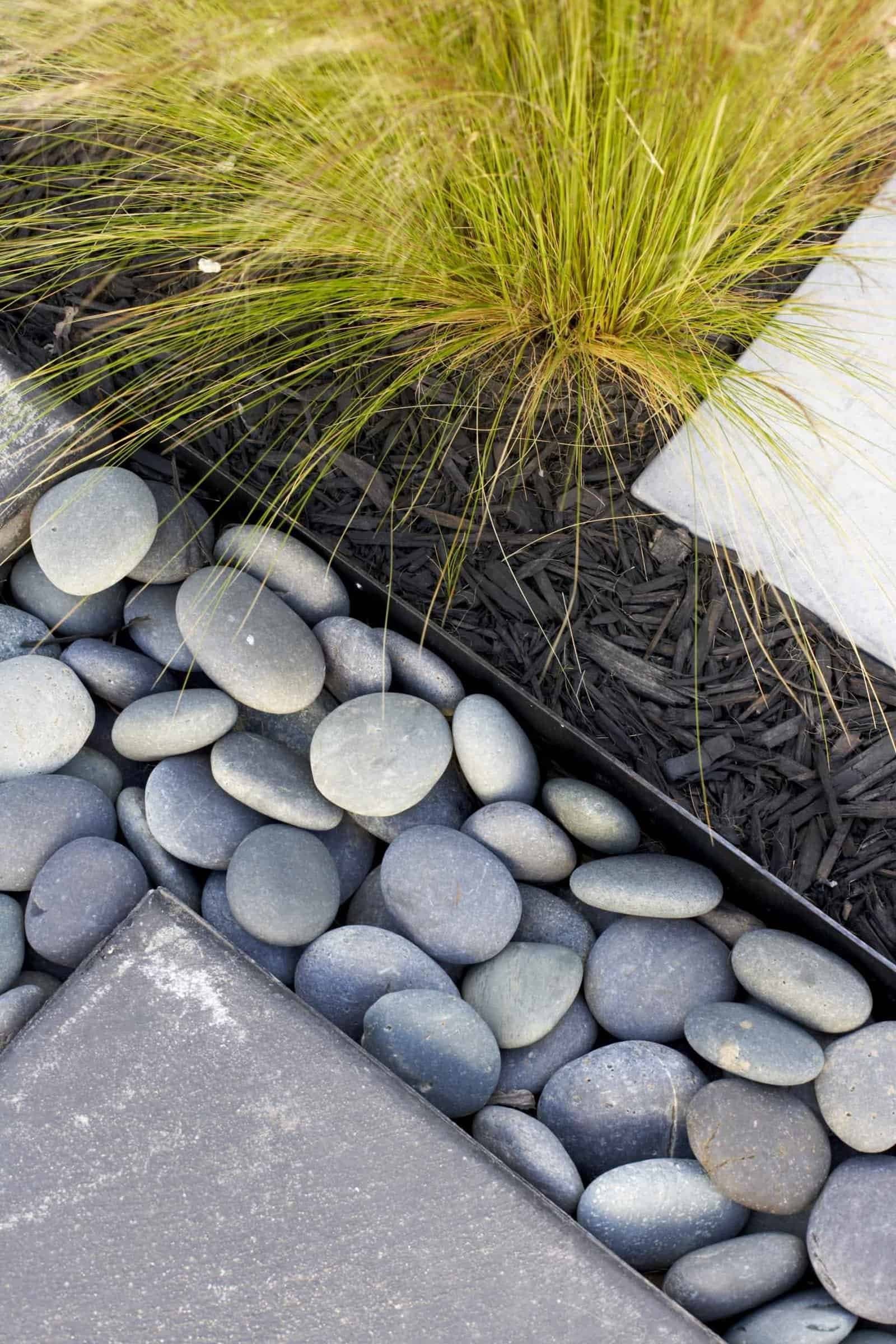 GREY COLOUR (3-6 CM) BEACH PEBBLES